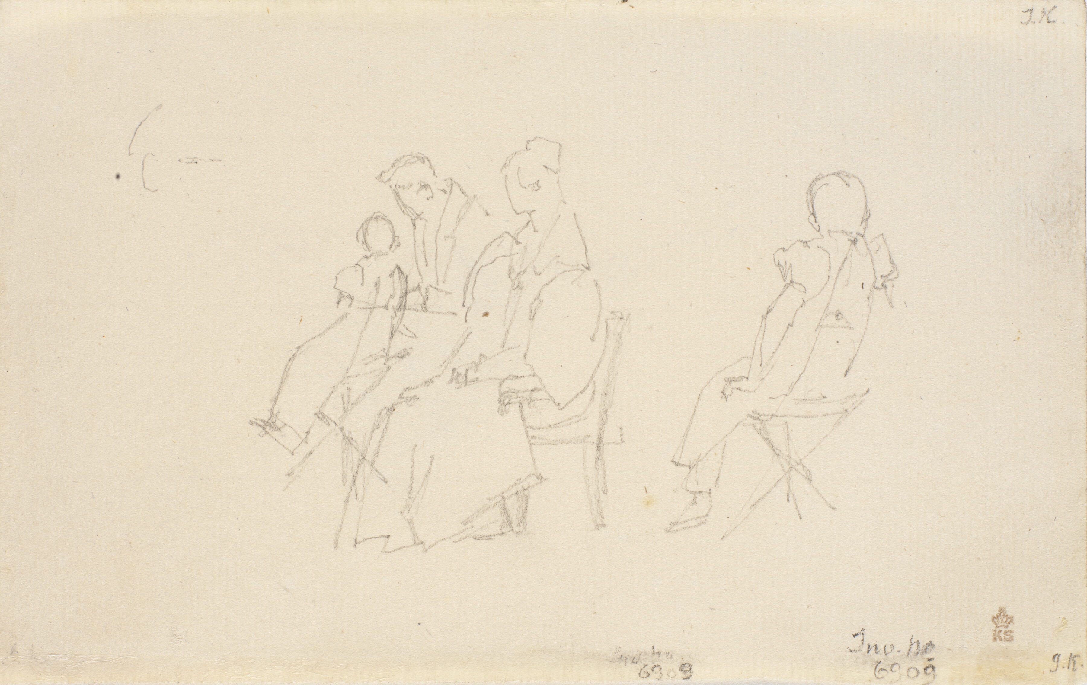 Figurrids af siddende mand, kvinde og barn, til højre herfor et siddende barn set bagfra